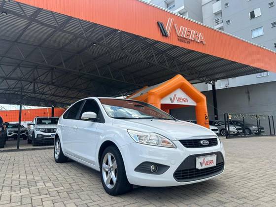 FORD FOCUS 1.6 GL 16V FLEX 4P MANUAL FORD FOCUS 1.6 GL 16V FLEX 4P MANUAL